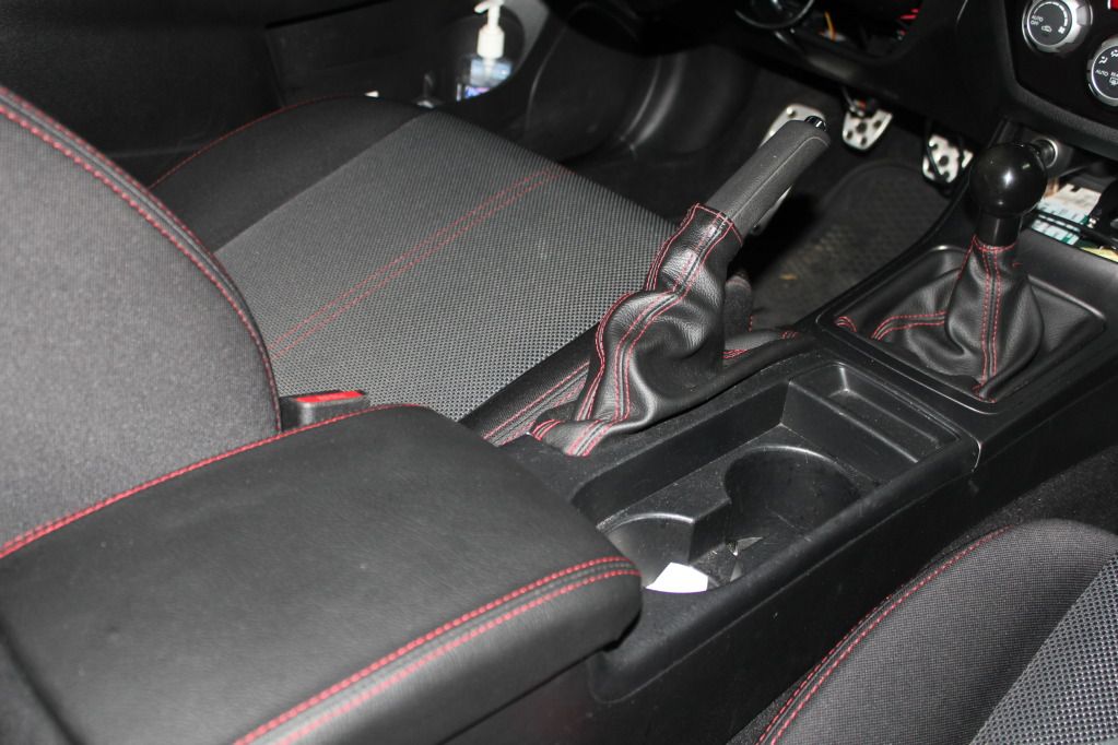 0812 wrx/sti shift boot/brake boot and armrest (black leather/red